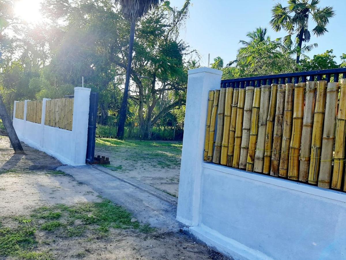 Hotel Krish Kalkudah  Exterior photo
